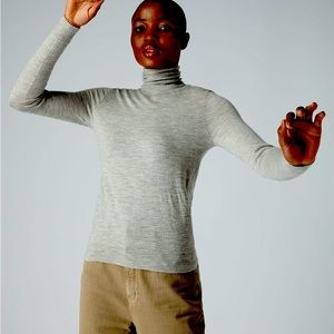 N.Peal SUPERFINE ROLL NECK CASHMERE SWEATER
IN FUMO GREY